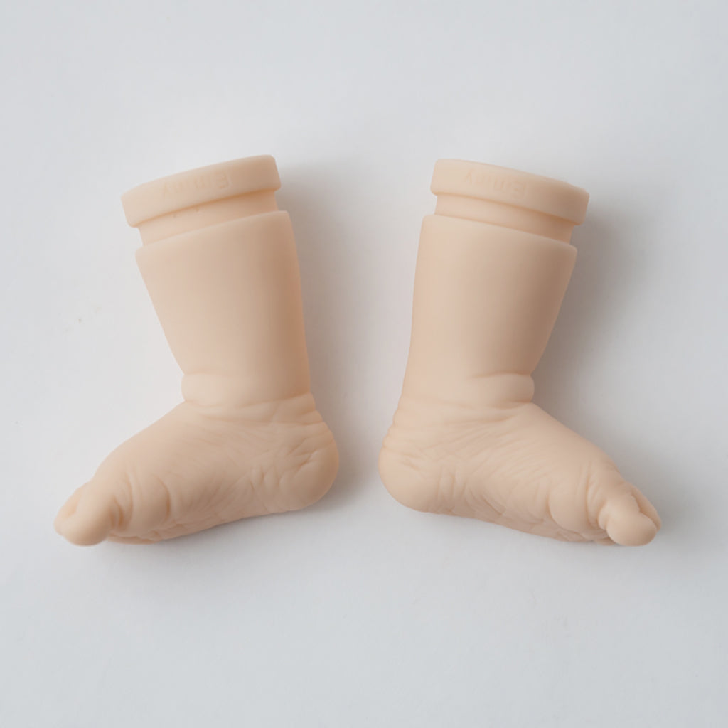 *Realborn® Newborn Emmy Sleeping (19" Reborn Doll Kit)