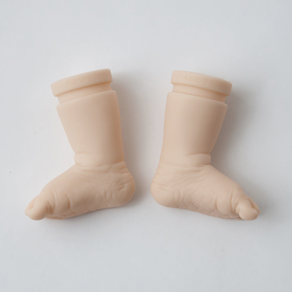 ^*Realborn® Newborn Emmy Awake (19" Reborn Doll Kit)